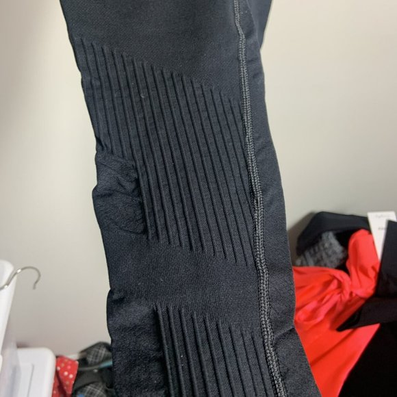 NEW! Blanqi Contour Leggings - Picture 2 of 6